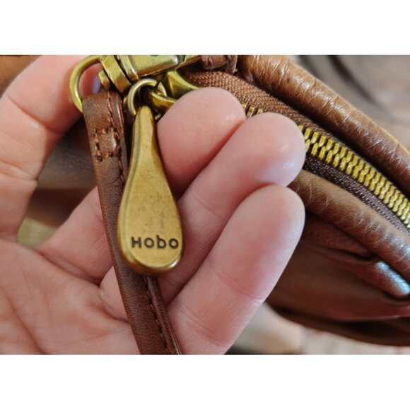 Hobo International Camel Brown Purse, Crossbody Bag, Super Soft, Zip Close READ - Picture 4 of 5